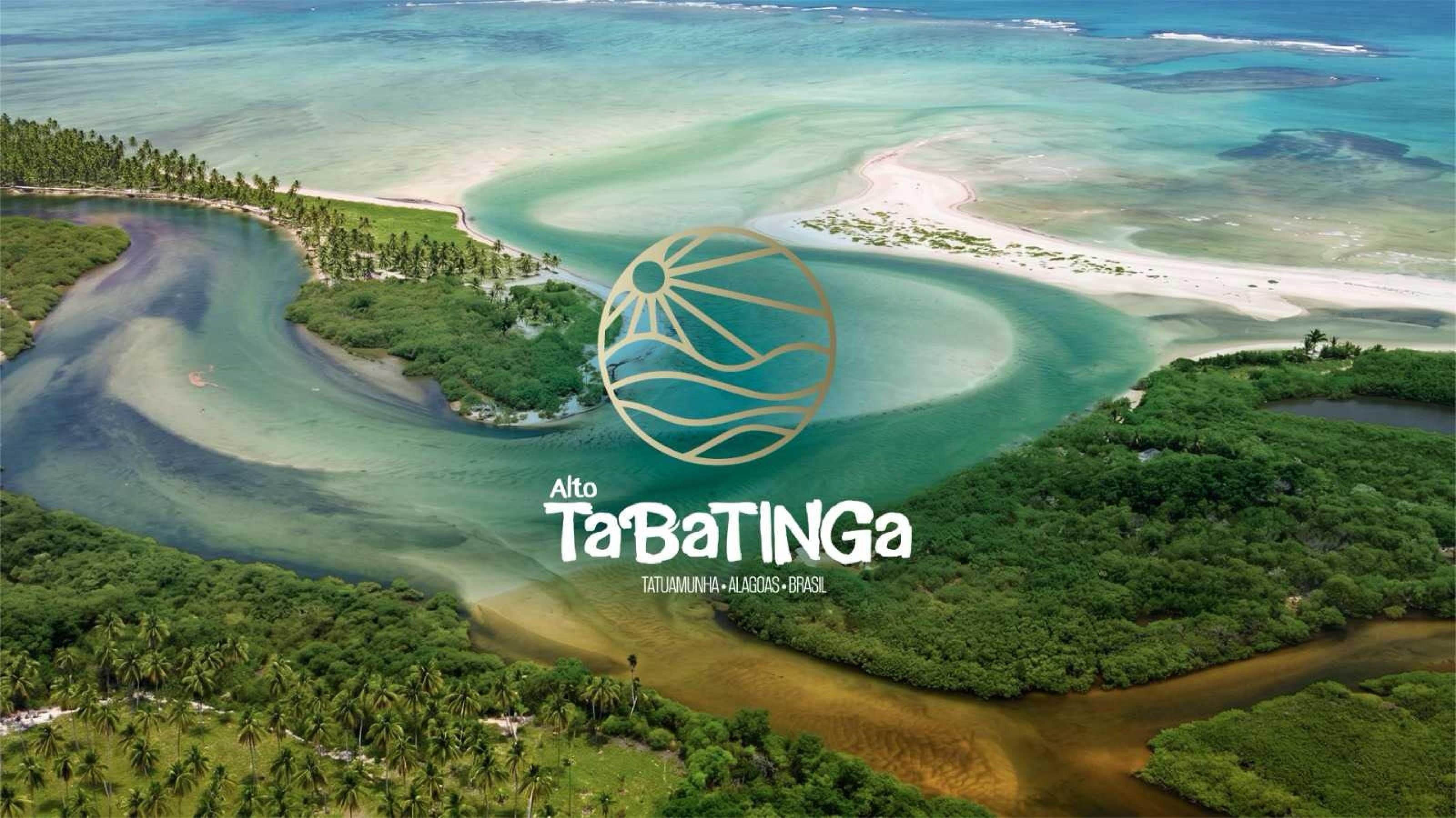 Encontro do Rio Tatuamunha com o mar, em Porto de Pedras, Alagoas